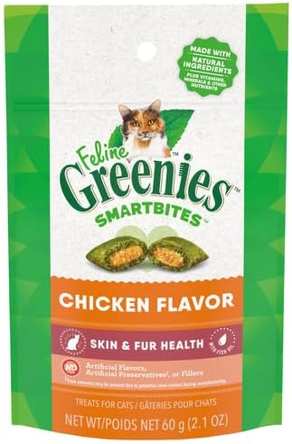 Greenies Feline Smartbites Skin & Fur Crunchy and Soft Natural Cat Treats, Chicken Flavor, 2.1 oz. Pack