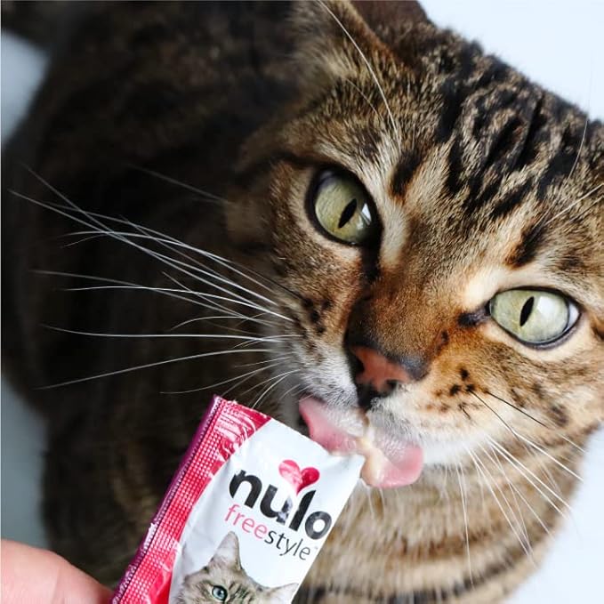 Nulo Freestyle Grain-Free Perfect Purees Premium Wet Cat Treats, Squeezable Meal Topper for Felines, High Moisture Content to Support Cat Hydration, 0.5 Ounce, Beef & Sardine