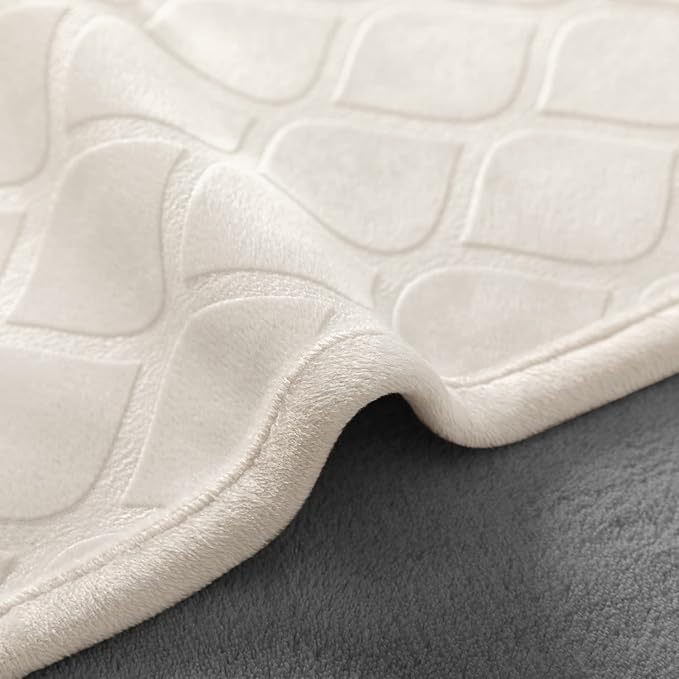 fuguitex Waterproof Dog Blanket Bed Cover Dog Crystal Velvet Moroccan Fuzzy Cozy Plush Pet Blanket Throw Blanket for Couch Sofa(30 * 70 inch, Cream+Grey)