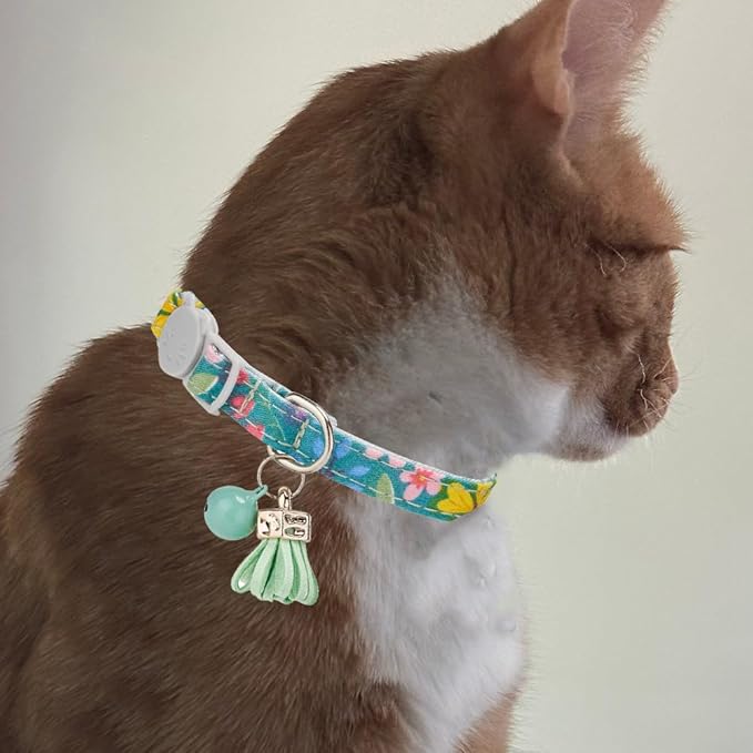 2 Pack Breakaway Cat Collars with Bell, Floral Kitten Collars with Tassel Pandent and Luminours Flower Accessory for Female Male Cats,Green