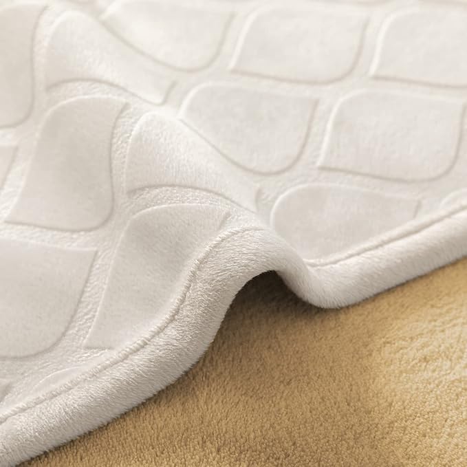 fuguitex Waterproof Dog Blanket Bed Cover Dog Crystal Velvet Moroccan Fuzzy Cozy Plush Pet Blanket Throw Blanket for Couch Sofa(82 * 102 inch, Cream+Sand)