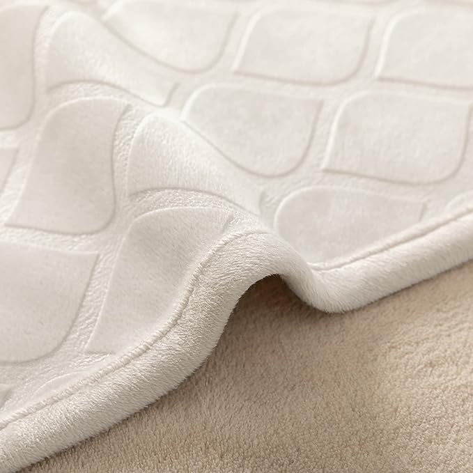 fuguitex Waterproof Dog Blanket Bed Cover Dog Crystal Velvet Moroccan Fuzzy Cozy Plush Pet Blanket Throw Blanket for Couch Sofa(68 * 82 inch, Cream+Beige)