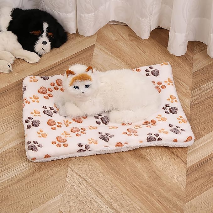 Cozy Calming Cat Blanket, Flannel Cushion for Pet Cozy Calming Blanket for Anxiety and Stress, Cozy Kitty Bed for Indoor Cats Calming Thick, Ultra Soft Pet Bed Mat (White Claws, S (11.8" x 15.7" ))