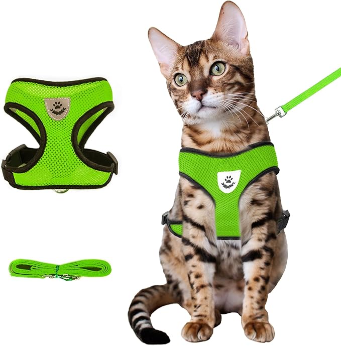 Summer cat Chest Harness and Leash, Anti-Escape Adjustable Soft mesh cat Leash and Chest Harness Set for All Types of Cats cat Vests (Size L,Green)