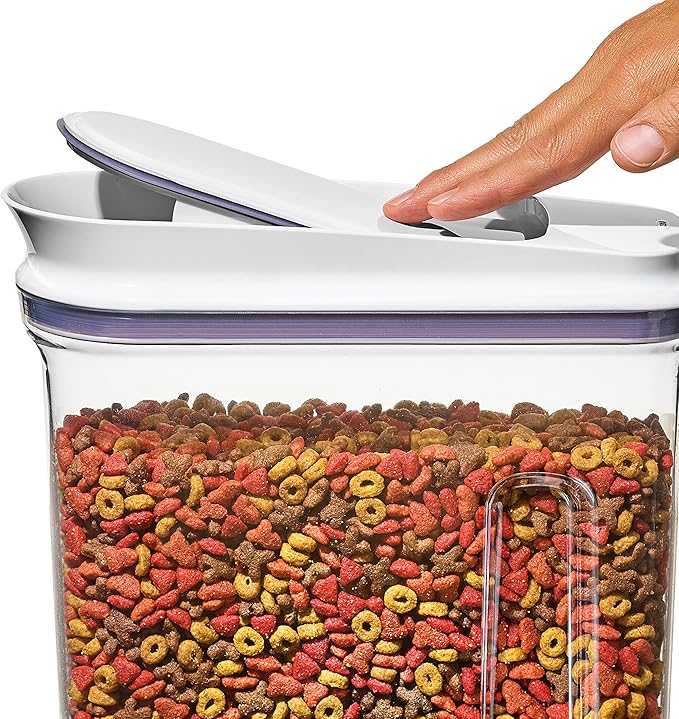 OXO Good Grips Pet Food Dispenser - 4.5 Qt/4.25 L |Ideal for up to 4lbs of Dog Food or 3.5lbs of Cat Food | Airtight Dog and Cat Food Storage Container | BPA Free