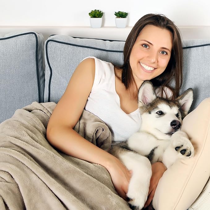 PETMAKER Waterproof Dog Blanket - 60x70-Inch Reversible Sherpa Dog Blanket for Couch, Bed, or Car - Protects from Spills, Stains, or Pet Fur (Tan)