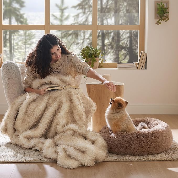 Bedsure Calming Dog Bed for Small Dogs - Donut Washable Small Pet Bed, 23 inches Anti-Slip Round Fluffy Plush Faux Fur Large Cat Bed, Fits up to 25 lbs Pets, Camel